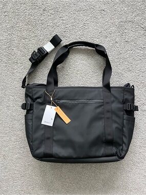 NWT Quince Black Unisex Laptop Tote with Convertible Strap